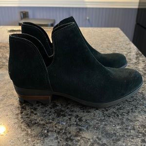 Sorel black suede booties sz 10